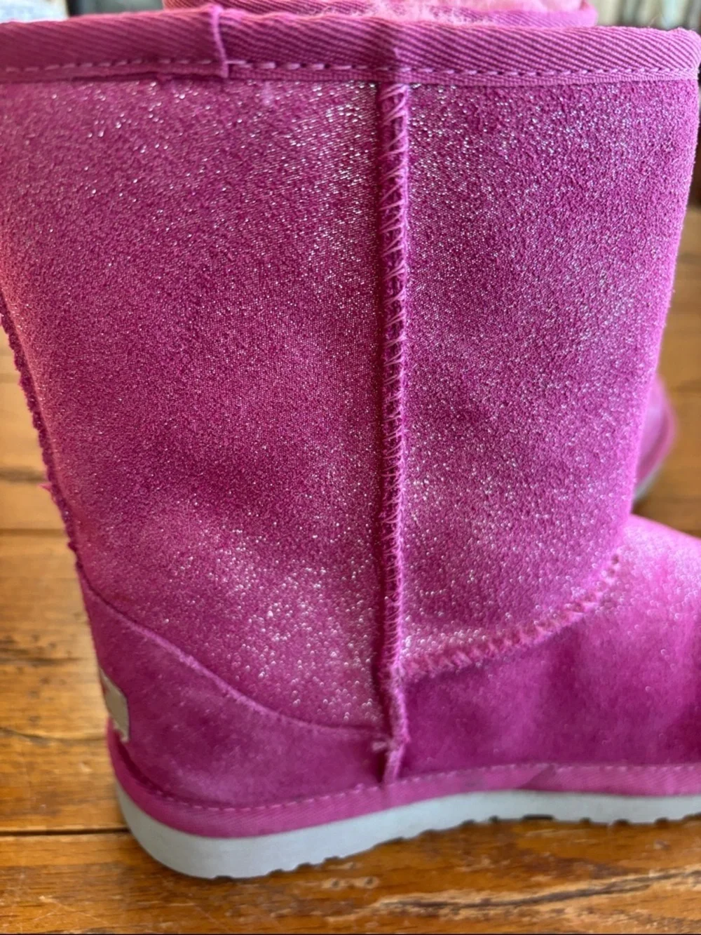 UGG Classic Glitter Boots Girls 1002495 Fuchsia Pink Sheepskin Boots Size 4